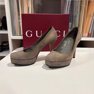 Gucci suede heels size 35